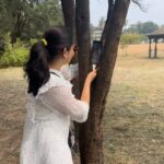 Anitha Sampath Instagram - 😂You have to give me paisa iam a beggar boy😂 Idhu dhan namma 90s tamil version of “iam a barbie girl” song. Enakulam idhu therinja apram dhan original song eh theriyum😄 Trip booked through @travelinkholidays Dress from reliance trends Bag gifted by @aarthy_hairandmakeup Video courtesy @shalini_hairartist #goa #anithasampath #vivek #actorvivek #vaali