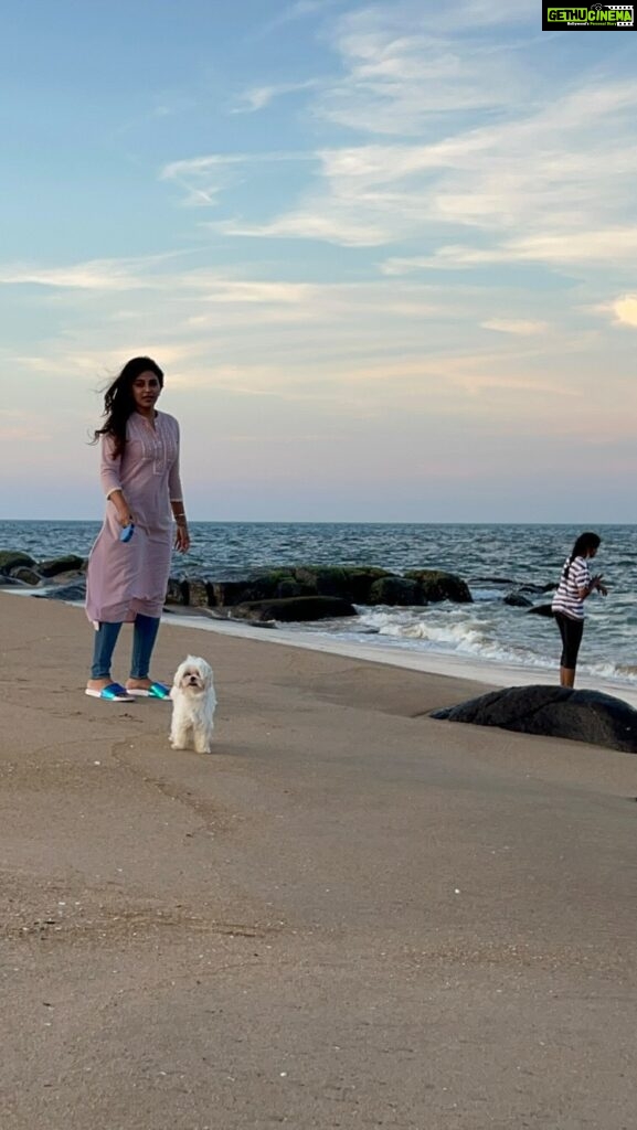 Anjali Instagram - A Paw-fect first beach experience for Polo ❤️✨ #polodiaries #polo #beach #love #perfect #day #reels #wednesday #vibes