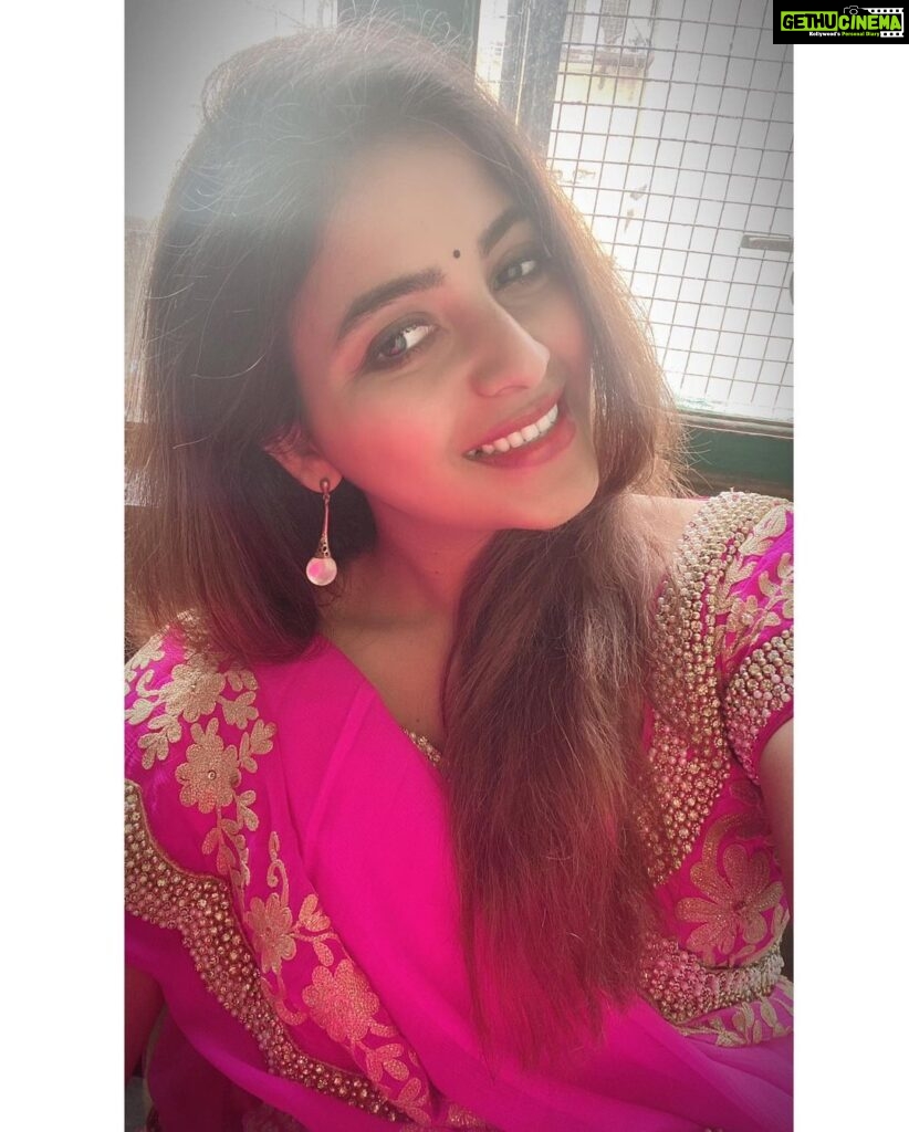 Anjali Instagram - 💗 #happy #monday #saree #love #new #year #vibes