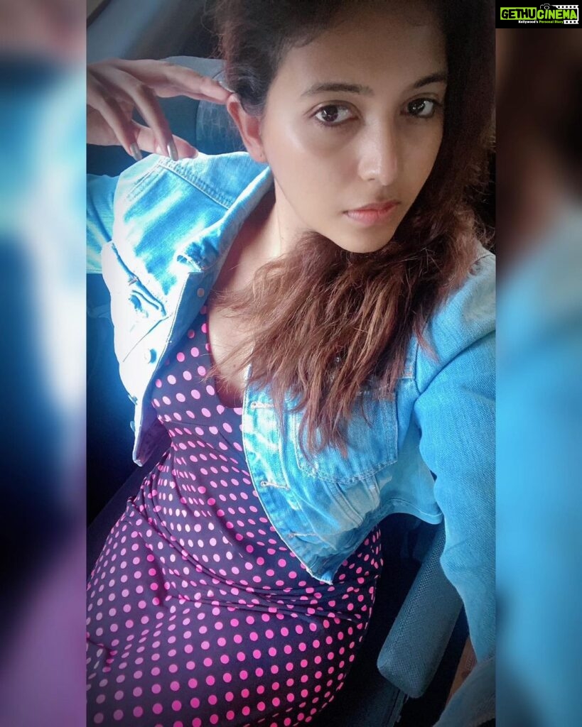 Anjali Instagram - Long drives, good music ❤️🚘🎼🎵🥳 #happy #saturday #weekend #vibes #no #makeup #selfie