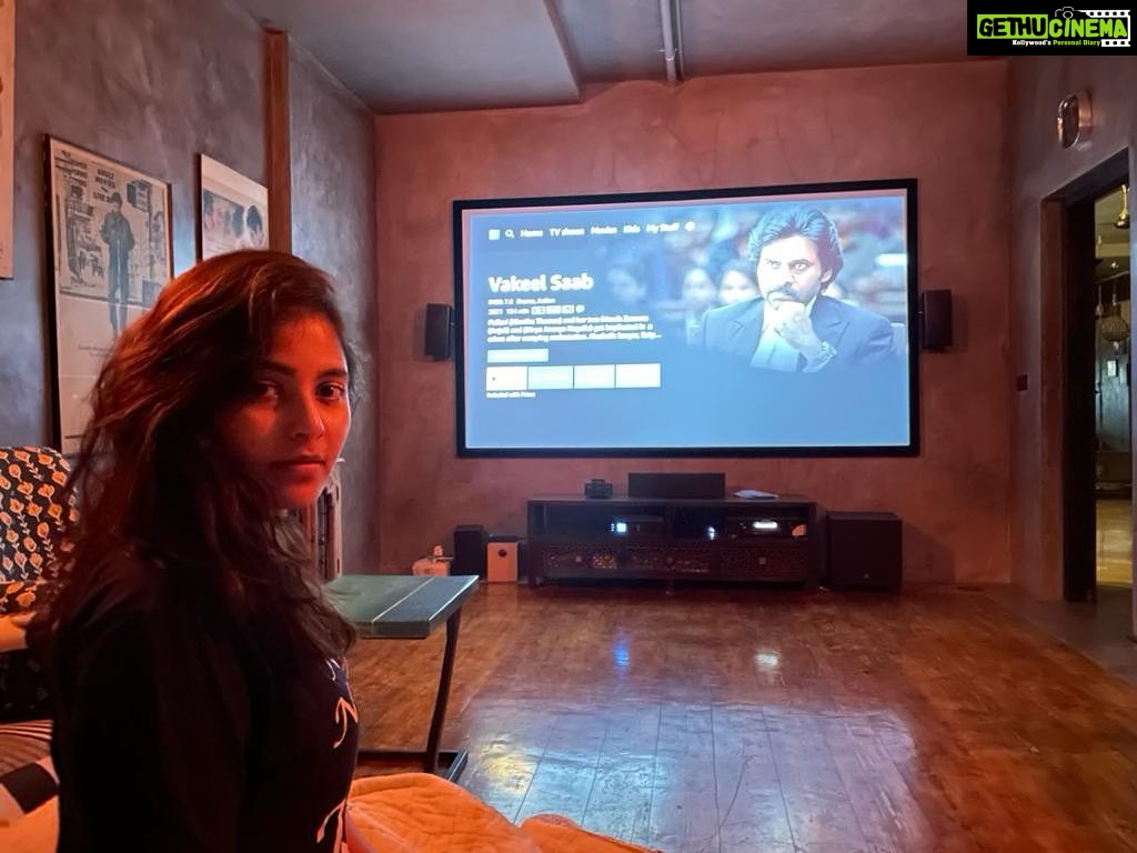 Anjali Instagram - Movie night #vakeelsaab #vakeelsaabonprime #stayhome