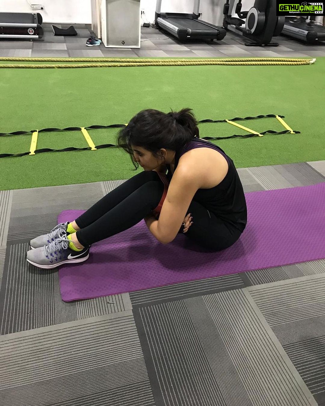 Anjali Instagram - Thinking about breakfast π€Έπ»ββοΈπ€·π»ββοΈ #happy #sunday #gym #workout #fun