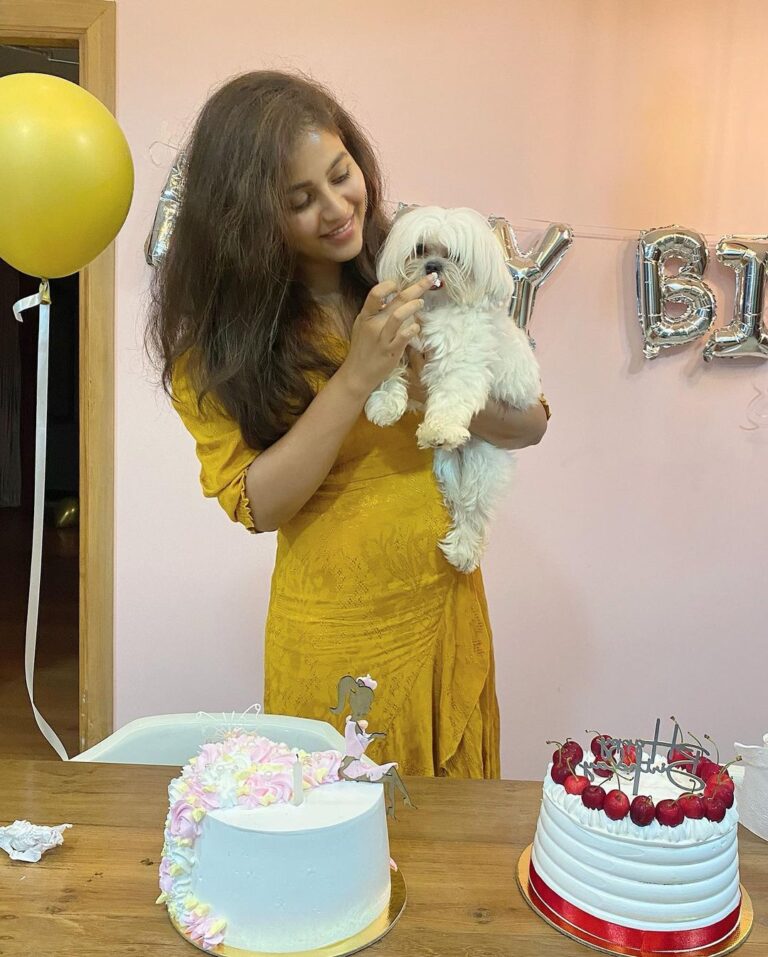 Anjali Instagram - I feel blessed beyond belief, to be loved by each and everyone of you. You’ve made me feel loved and cared for on my birthday during these pandemic times with your messages and wishes. Ever grateful to all of you. Thank you 🙏🏻❤️🧿 #birthday #girl #blessed #lifeisgood #gratitude #grateful #love #thankyou