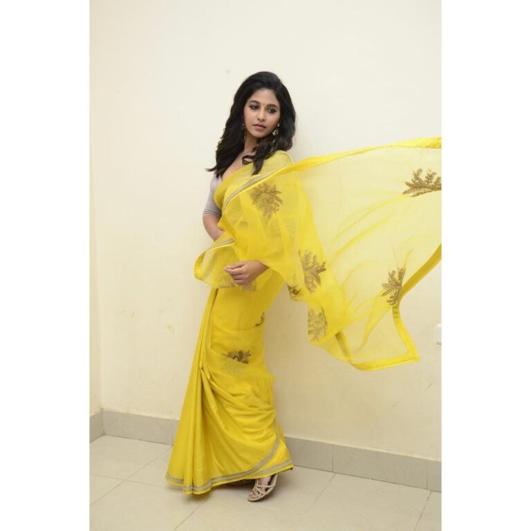 Anjali Instagram - And it was all yellow 🌼 Saree- @raw_mango Styled- @amritha.ram 😘 #saree #love #yellow