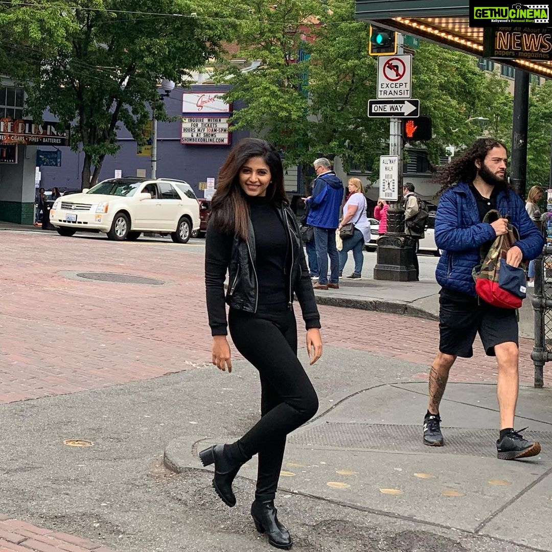 Anjali Instagram - 🖤 #sunday #funday #black #throwback