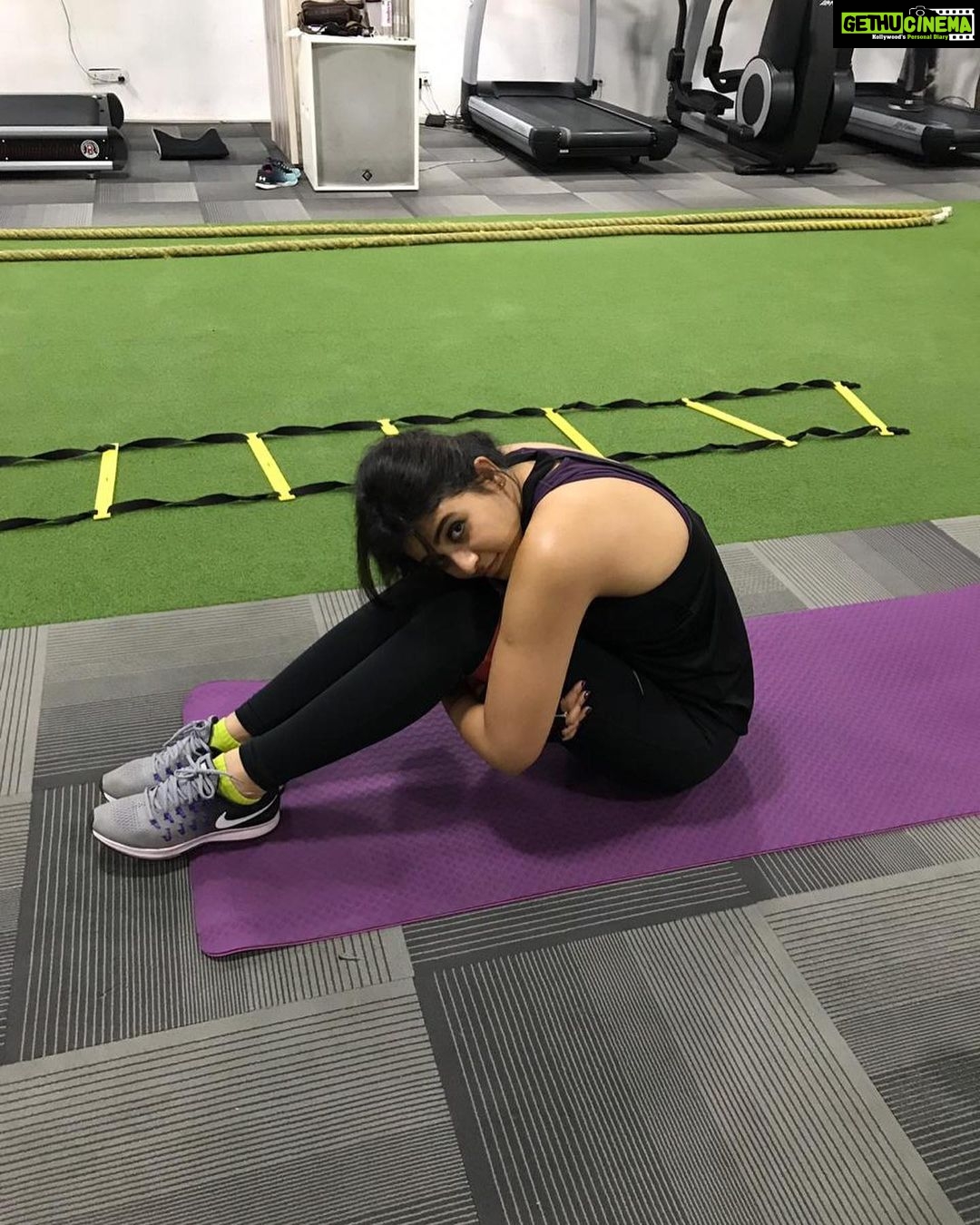 Anjali Instagram - Thinking about breakfast π€Έπ»ββοΈπ€·π»ββοΈ #happy #sunday #gym #workout #fun