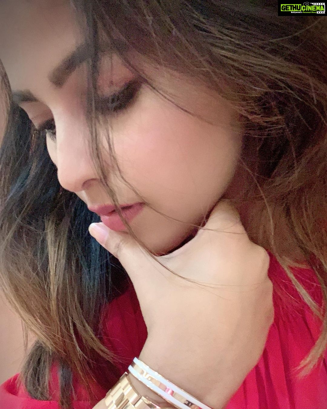 Anjali Instagram - Happy Valentine’s Day to all the people celebrating love 🤗 #valentines #day