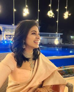 Anjali Instagram - Wishing everyone a happy Ugadi 🤗

@kalyanjewellers_official

#elegance #festive #season #saree #love