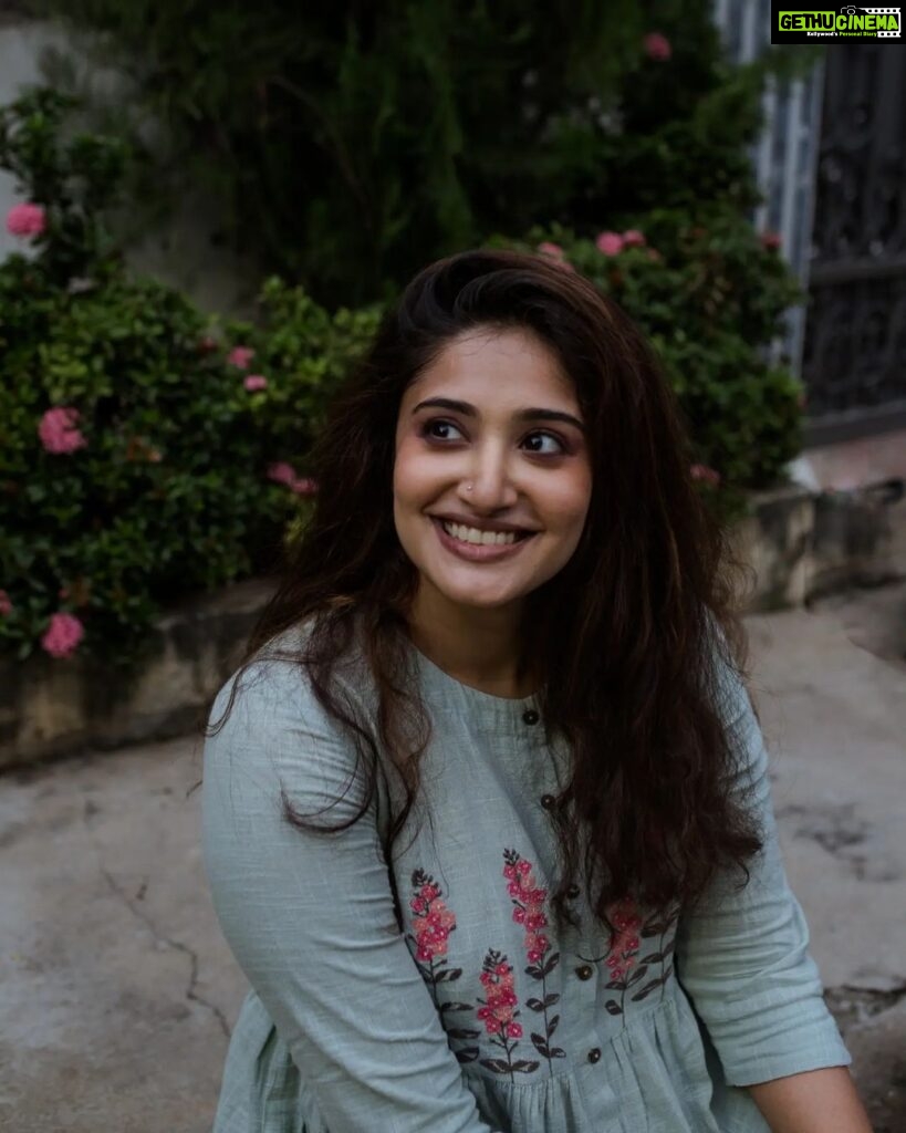 Anjana Jayaprakash Instagram - Smile. Because you get away with a lot more,when you do. Photography by @madras_ponnu Makeup,Hair by @kalyanipremkumar