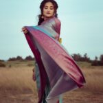 Anjana Jayaprakash Instagram – Catching golden hour with @theanjanajayaprakash ❤️ 
For @sashtiboutique 
MUA – @christyhairandmakeup 
.
.
#reelsedit #sareelove #sareefashion #brand #portraitphotography #tamilreels #reelsinstagram