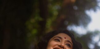 Anjana Jayaprakash Instagram - White & Gold ✨ Saree set by @pranaahbypoornimaindrajith Shot by @parvathy.prasad_ Creative direction & coordination:@labfour13 HMU: @makeupby_nami_