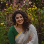 Anjana Jayaprakash Instagram – White & Gold ✨

Saree set by @pranaahbypoornimaindrajith 
Shot by @parvathy.prasad_ 
Creative direction & coordination:@labfour13 
HMU: @makeupby_nami_