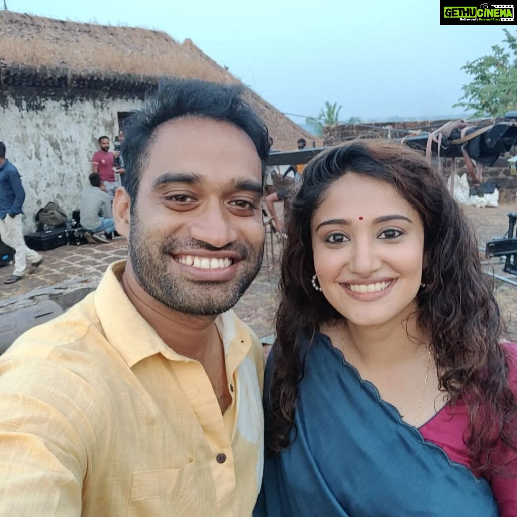 Anjana Jayaprakash Instagram - The journey of 'Pachuvum AlbuthaVilakkum' began years back in November 2019 when casting director @gayathrismitha sent me across two PDFs,one of them for a character called Dhwani.. Hamsadhwani. I recorded the scenes(quite enjoyed it,too) ,sent it across to her,later heard that the director was interested in meeting me. Me and @akhilsathyan met at the Amethyst , Chennai where we chatted quite jovially and talked a bit about the movie (very little!) I also learnt that the Pachu in the scenes was going to be portrayed by Fahadh Faasil. One look test,a global pandemic, multiple Covid lockdowns,scheduling issues, date clashes , sooo many uncertainties later ,the schedule finally resumed in 2022. That long and unpredictable journey came to an end when our film released two weeks back on 28th April. I realised somewhere along the way that characters do have their own destiny as to who will potray them and how. I guess Hamsadhwani & me were interwined by some invisible thread (that one audition clip 😛 and some universe magic ✨) I'm grateful to @akhilsathyan & @gayathrismitha for introducing me to Pachu's beautiful world 😍 Also thank you to the entire production team,the direction team @aharon.mathai @rajivrajendaran_1 @cosky_posky @theerthamythry rakhesh rajan & @utharamenonstyling @sharan_velayudhan @vineeth_actor @radhakrishnan.anil ,Neethu ,Saji Chetan and of course to Fafa for helping me out with everything,the big and the small 🤗 Thank you to the audience for all the Hamsa love 😁 Do watch our heartfelt little Malayalam film ' Pachuvum AlbuthaVilakkum (Pachu and the Magic Lamp)' in theatres nearby,both in India and abroad ❤️