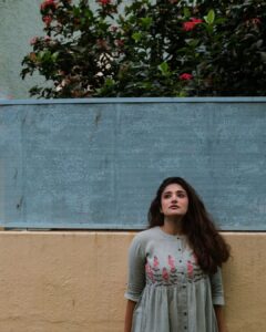 Anjana Jayaprakash Instagram - I think you can be imprisoned if you think of yourself as a noun,not as verbs- Stephen Fry.

Shot by @madras_ponnu 
Dolled by @kalyanipremkumar