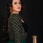 Anjana Rangan Instagram - Day 6 : Green 💚☘️ Say yes to hope, growth, positivity. Say yes to Love. Say Yes with Green! (This song and the lyrics 🥹💚. So using it again) #navarathricollections by @magicbyjeeni Shot by @padambyveni MUAH : @kalai_hair_and_makeup ✨