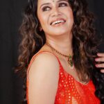 Anjana Rangan Instagram - Day 1 : Orange🧡 Orange is the colour of emotion and its our personal favourite! ✨ #navarathricollections by @magicbyjeeni Shot by @padambyveni MUAH : @kalai_hair_and_makeup ✨