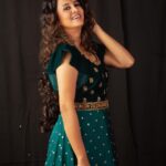 Anjana Rangan Instagram - Day 9 : Peacock Blue 🦚 Its the colour which directly represents beauty. Brings in Joy instantly🦚 #navarathricollections by @magicbyjeeni Shot by @padambyveni MUAH : @kalai_hair_and_makeup ✨