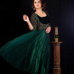Anjana Rangan Instagram - Day 6 : Green 💚☘️ Say yes to hope, growth, positivity. Say yes to Love. Say Yes with Green! (This song and the lyrics 🥹💚. So using it again) #navarathricollections by @magicbyjeeni Shot by @padambyveni MUAH : @kalai_hair_and_makeup ✨