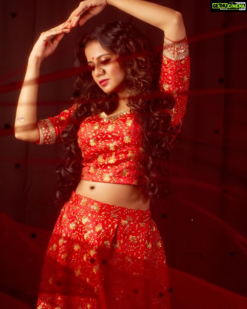 Anjana Rangan Instagram - Day 3 : Red ♥️💥 The colour of Power, strength and Courage. She is Fierce when she loves. When she fights. When she wins! She is Red ❤️‍🔥 #navarathricollections by @magicbyjeeni Shot by @padambyveni MUAH : @kalai_hair_and_makeup ✨