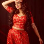 Anjana Rangan Instagram - Day 3 : Red ♥️💥 The colour of Power, strength and Courage. She is Fierce when she loves. When she fights. When she wins! She is Red ❤️‍🔥 #navarathricollections by @magicbyjeeni Shot by @padambyveni MUAH : @kalai_hair_and_makeup ✨