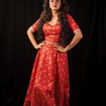 Anjana Rangan Instagram - Day 3 : Red ♥️💥 The colour of Power, strength and Courage. She is Fierce when she loves. When she fights. When she wins! She is Red ❤️‍🔥 #navarathricollections by @magicbyjeeni Shot by @padambyveni MUAH : @kalai_hair_and_makeup ✨