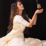 Anjana Rangan Instagram - Day 2 : White 🕊️🤍 White is the color of purity ! Pure love, thoughts and goodness of the heart ! 🤍 #navarathricollections by @magicbyjeeni Shot by @padambyveni MUAH : @kalai_hair_and_makeup ✨