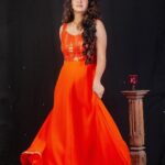 Anjana Rangan Instagram - Day 1 : Orange🧡 Orange is the colour of emotion and its our personal favourite! ✨ #navarathricollections by @magicbyjeeni Shot by @padambyveni MUAH : @kalai_hair_and_makeup ✨