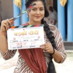 Anjana Singh Instagram - वो तो फितरत है इंसान की बेटियों को बोझ समझना वरना बेटियाँ तो अपना भाग्य लेकर पैदा होती हैं। बेटी होना अभिमान है,पर तीन बहेनों में बड़ी दीदी होना बहुत जिम्मेदारी का काम है,ऐसी ही ज़िम्मेदारियों का नाम है फ़िल्म “बड़की दीदी” #newfilm #muhurat #ganpatibappamorya 🙏🏻 @b4ubhojpuri @nilabtiwari @sanjeevboharpi @natwar9569 @sameera7803