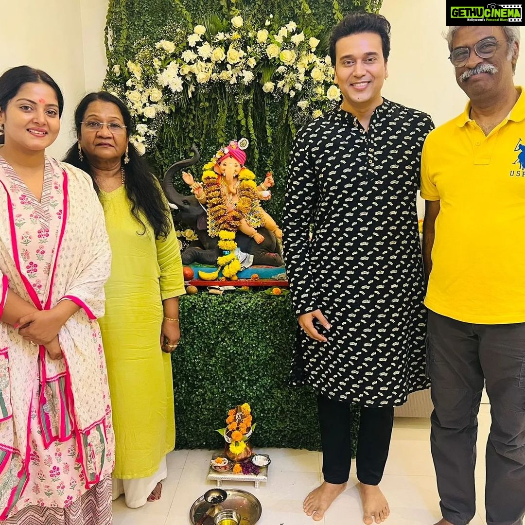 Anjana Singh Instagram - Ganpati Darshan @anjana_singh_ place 🤗