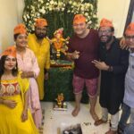Anjana Singh Instagram - Superstar Actress Anjana Singh ji ke mumbai wale ghar Ganpati Bappa.. Dhamaal fun with Actor Soorya ji, Producer Uday Bhagat Ji, PRO Ramchandra ji.. it's me.. Bappa bless to all.. Ganpati Bappa Morya 💐😘🤗
