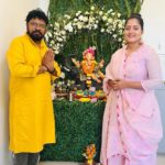 Anjana Singh Instagram - Superstar Actress Anjana Singh ji ke mumbai wale ghar Ganpati Bappa.. Dhamaal fun with Actor Soorya ji, Producer Uday Bhagat Ji, PRO Ramchandra ji.. it's me.. Bappa bless to all.. Ganpati Bappa Morya 💐😘🤗