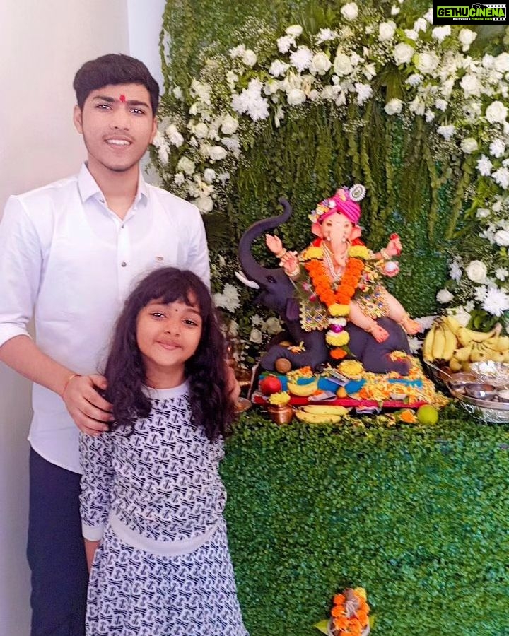 Anjana Singh Instagram - आज अंजना सिंह जी के घर पे गणपति बप्पा के हुवे दर्शन 💐🙏😍 बहुत खूबसूरत पल 😍💃🏿