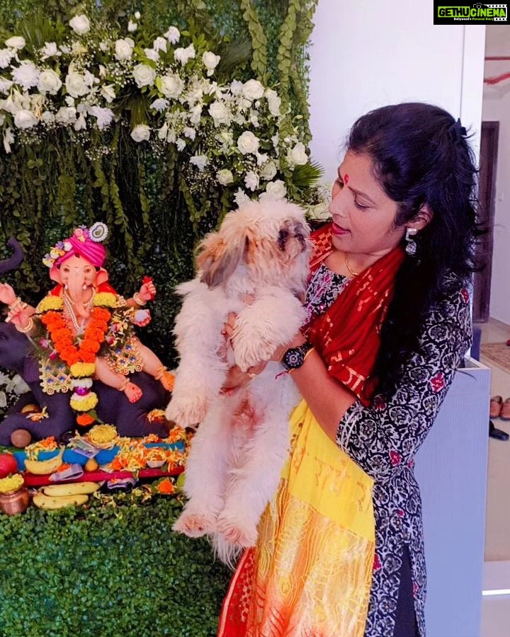 Anjana Singh Instagram - आज अंजना सिंह जी के घर पे गणपति बप्पा के हुवे दर्शन 💐🙏😍 बहुत खूबसूरत पल 😍💃🏿