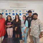 Anjana Singh Instagram - @anjana_singh_ जी ने निर्माता @pradeep_singh_wwp जी की 3 फिल्मे sign की.. @ritu9170 @ursgauravjha @radhasingh.official #anjanasingh #udaybhagat #ritusingh