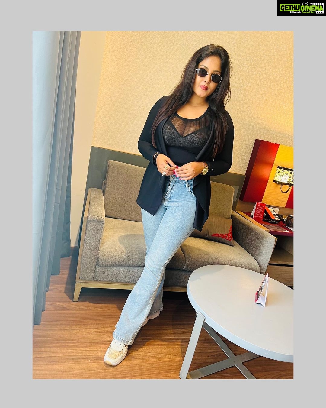 Anjana Singh - 53.3K Likes - Don’t get too comfortable,
They Never Stay .