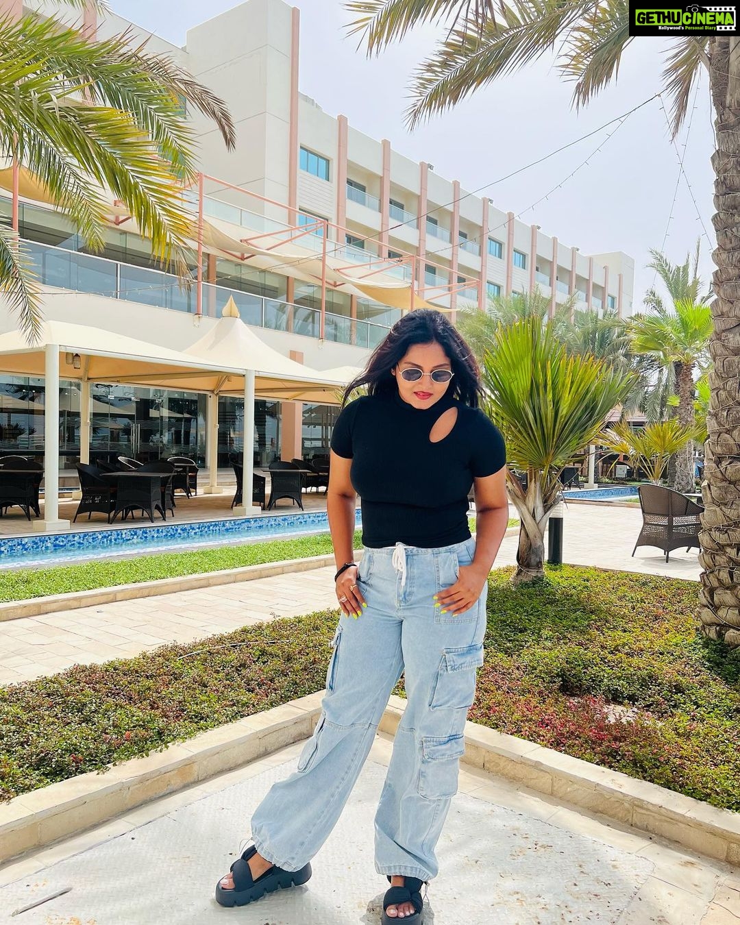 Anjana Singh Instagram - #oman🇴🇲 #sundayvibes #show Radisson Blu Hotel, Sohar