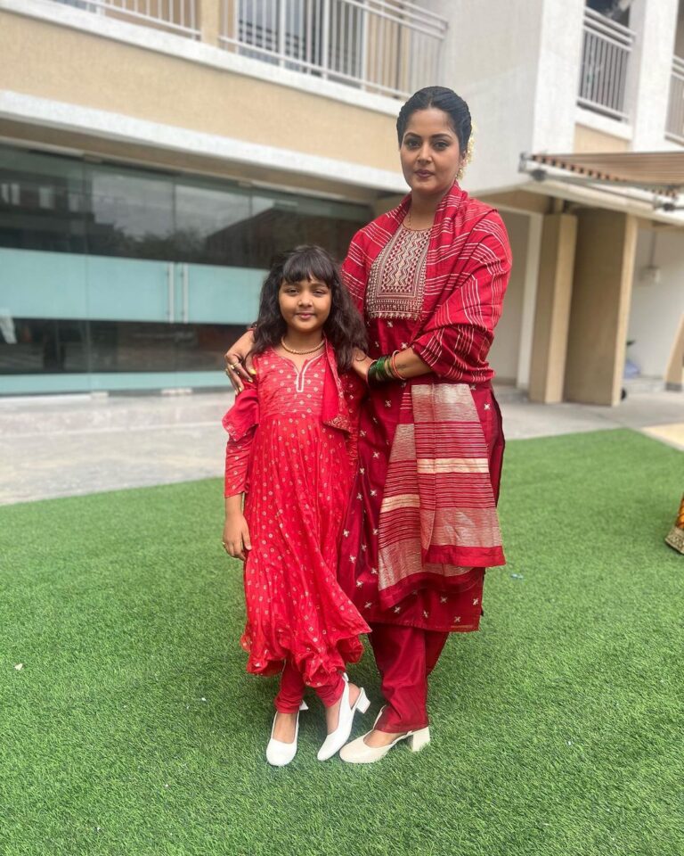 Anjana Singh Instagram - Wishing my sweetheart my sweet baby girl a very Happy Birthday …..I hope your special day is as special as you❤️🧿 God bless you mera baccha 🥰❤️ Nothing lights up my world 🌎 more than you 🤗🤗🤗 Mummy loves you sooooo much 🤗🤗 @aditi13k15