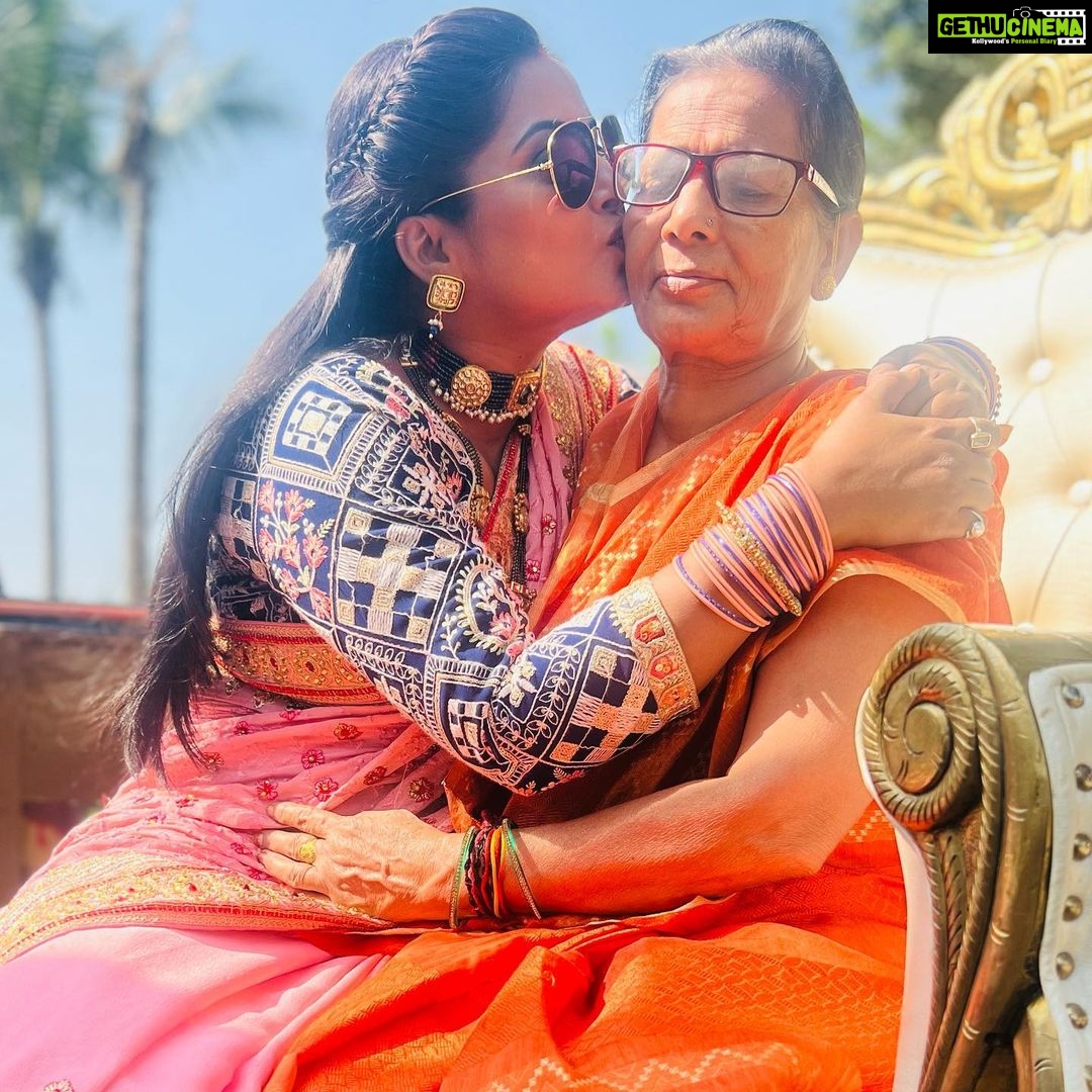Anjana Singh Instagram - मेरी माँ❤️ मेरी दुनियाँ🌎 #happymothersday❤️