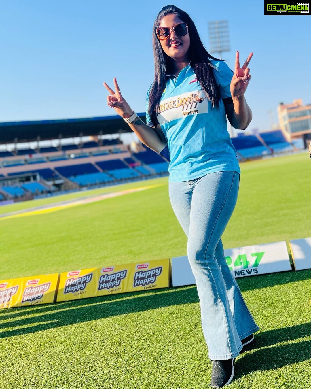 Anjana Singh Instagram - We Won #ccl #bhojpuridabanggs #match #bhojpuriteam Barkatullah Khan Stadium