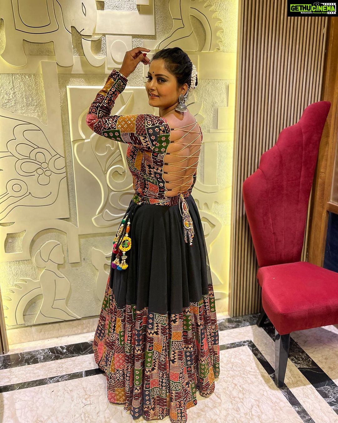 Anjana Singh Instagram - DHANBAD ❤️ Dandiya Night Outfit: @vidyamourya096 Makeup 💄: @makeup_prasad Hair: @deepmalakesarwani2017 Event by: @deepak_futurewiz Thank you @dainikjagrannews Dhanbad- The Black Diamond City