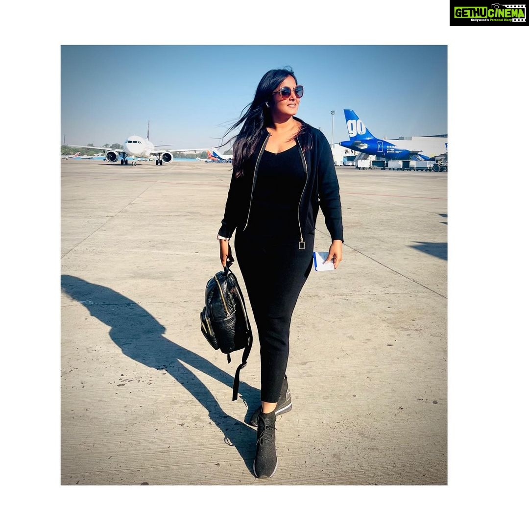 Anjana Singh Instagram - Sometimes, “There behaviour is your answer “ 🖤🖤 #goodmorning #travel #loveyourself