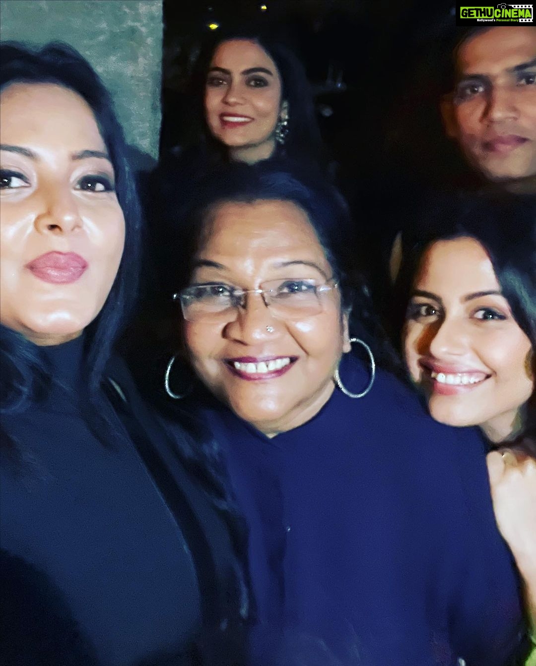 Anjana Singh Instagram - Yesss We have Completed 500 Episodes π #nath @dangal_tv_channel #celebration πππΎ #congratulations to the entire team of NATH @chahatpandey_official @anuragkraag @pratimakannan @ravigossain @paritoshbabbar @vaibhavikapoor04 @srikantaofpm8561h Vice - Global Tapas Bar