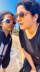 Anjana Singh Instagram - Hanji Kaa lagta hai????
#reels
#trending 
#bhojpuri 
#savage 
#likedaughterlikemother 
Withmylifeline 
@aditi13k15