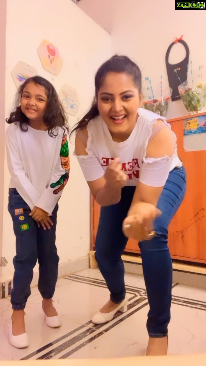 Anjana Singh - 118.9K Likes - #trending
#trendingsongs
#twinning
#likedaughterlikemother