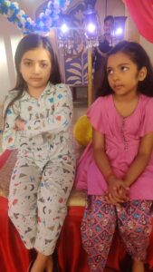 Anjana Singh Instagram - Hum tum.....
#puvikag #aditi #gaurikrishna #nathzewaryazanjeer #dangaltv #childactress #friends #friendsforever #lovetoshoot #shootfun #bts #instafun #instareels #reelkarofeelkaro #reelitfeelit