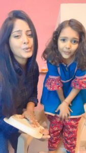 Anjana Singh Instagram - #itsnewone🔥💚 
#trending 
#trendingreels 
#trendingsongs 
#maabeti 
#likedaughterlikemother 
#❤️❤️❤️
