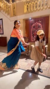 Anjana Singh Instagram - #christmas #eve 🎄🎅🤶🎄🎄
#maabeti 
#likedaughterlikemother 
#reelitfeelit 
#reels 
#reelsinstagram