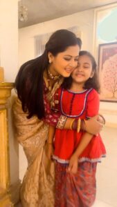 Anjana Singh Instagram - Ye reel Aditi ki pasand ka ❤️🥰😘
#baccha 
#maabeti 
#likedaughterlikemother 
#reelsinstagram #reels 
#reelsvideo