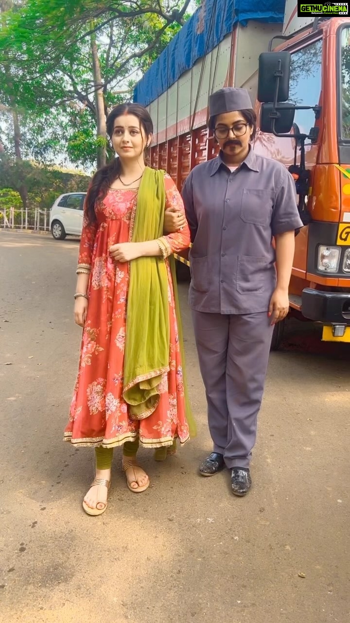 Anjana Singh - 68.2K Likes - #janekahamerajigargayaji
#trending
#trendingreels
#reelitfeelit
With cute doll @chahatpandey_official
#mahua #padma
@dangal_tv_channel