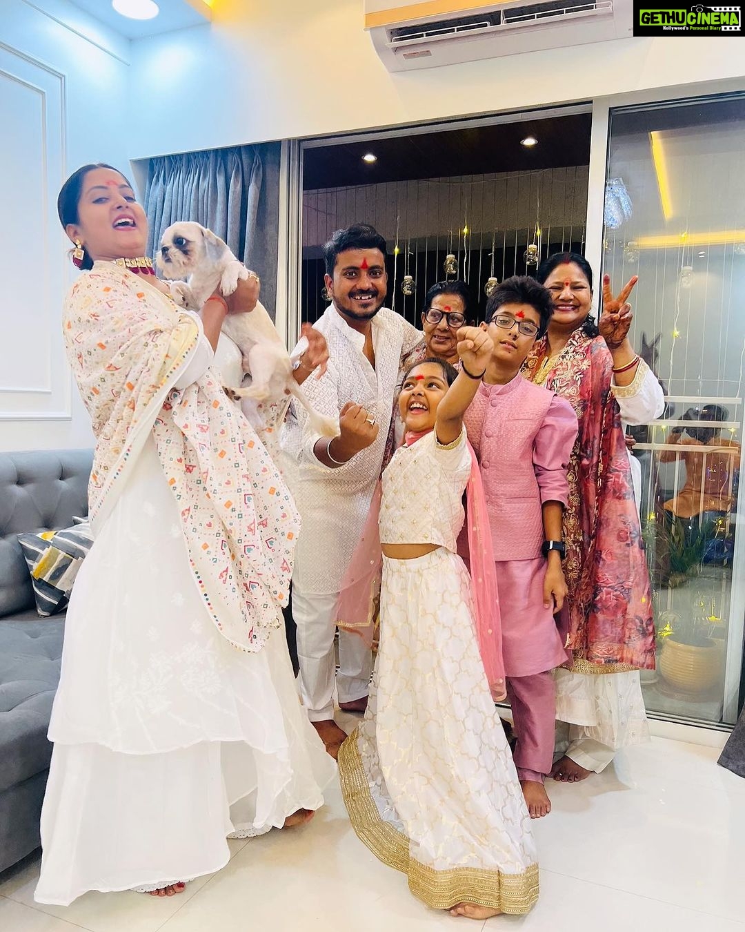 Anjana Singh Instagram - Family ❤️🧿 Diwali 🪔 #2k23❤️